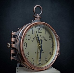 Винтажные уличные часы